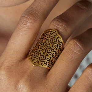 Gold arabesque ring stainless steel intricate pattern elegant women jewelry Calvera Anello Arabesque