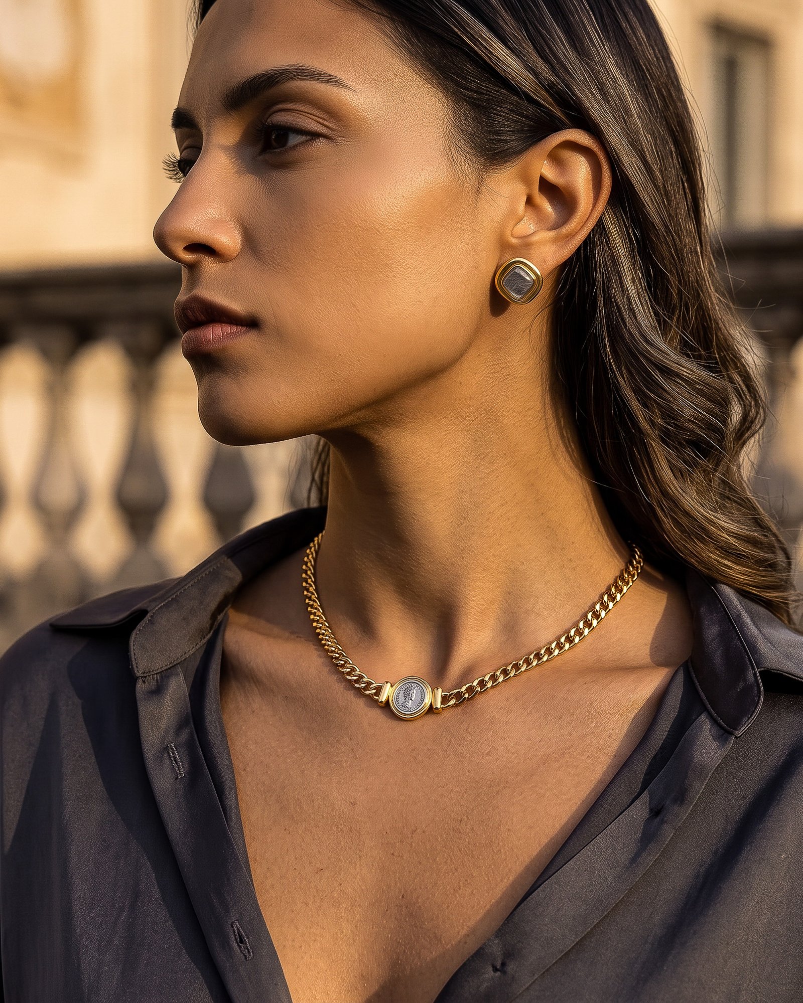 Eterna Eleganza Necklace neckline detail on model with smooth gold silhouette