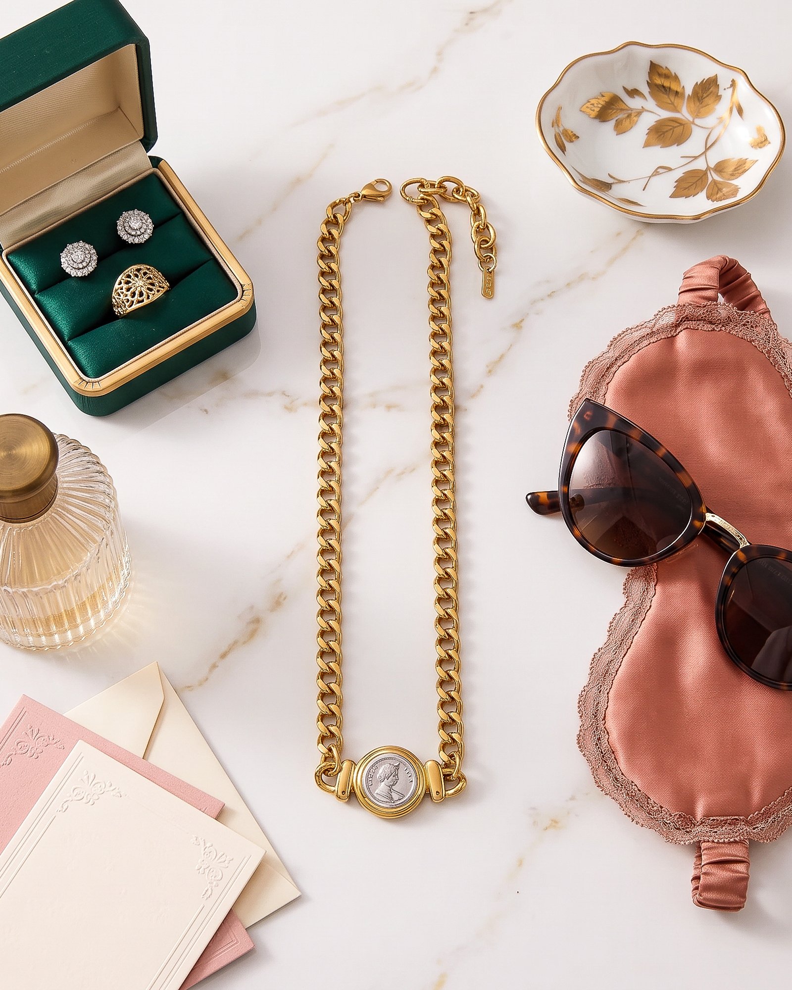 Eterna Eleganza Necklace full product view with polished gold necklace design
