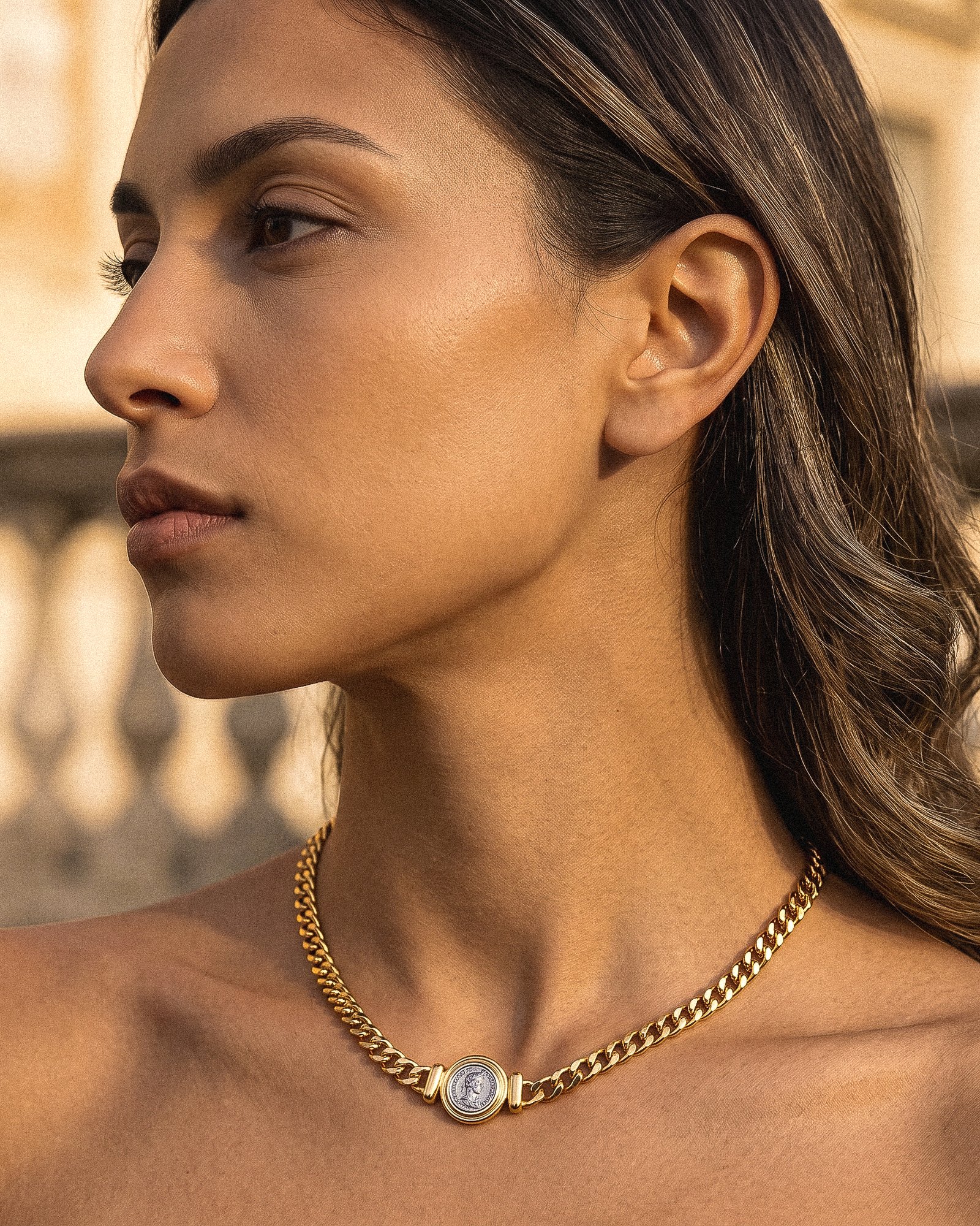 Close-up of Eterna Eleganza Necklace on model showing polished gold finish