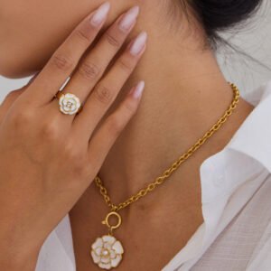 Alba di Neve Set featuring Anello Alba Bianca Ring and Fiore di Neve Necklace by Calvéra