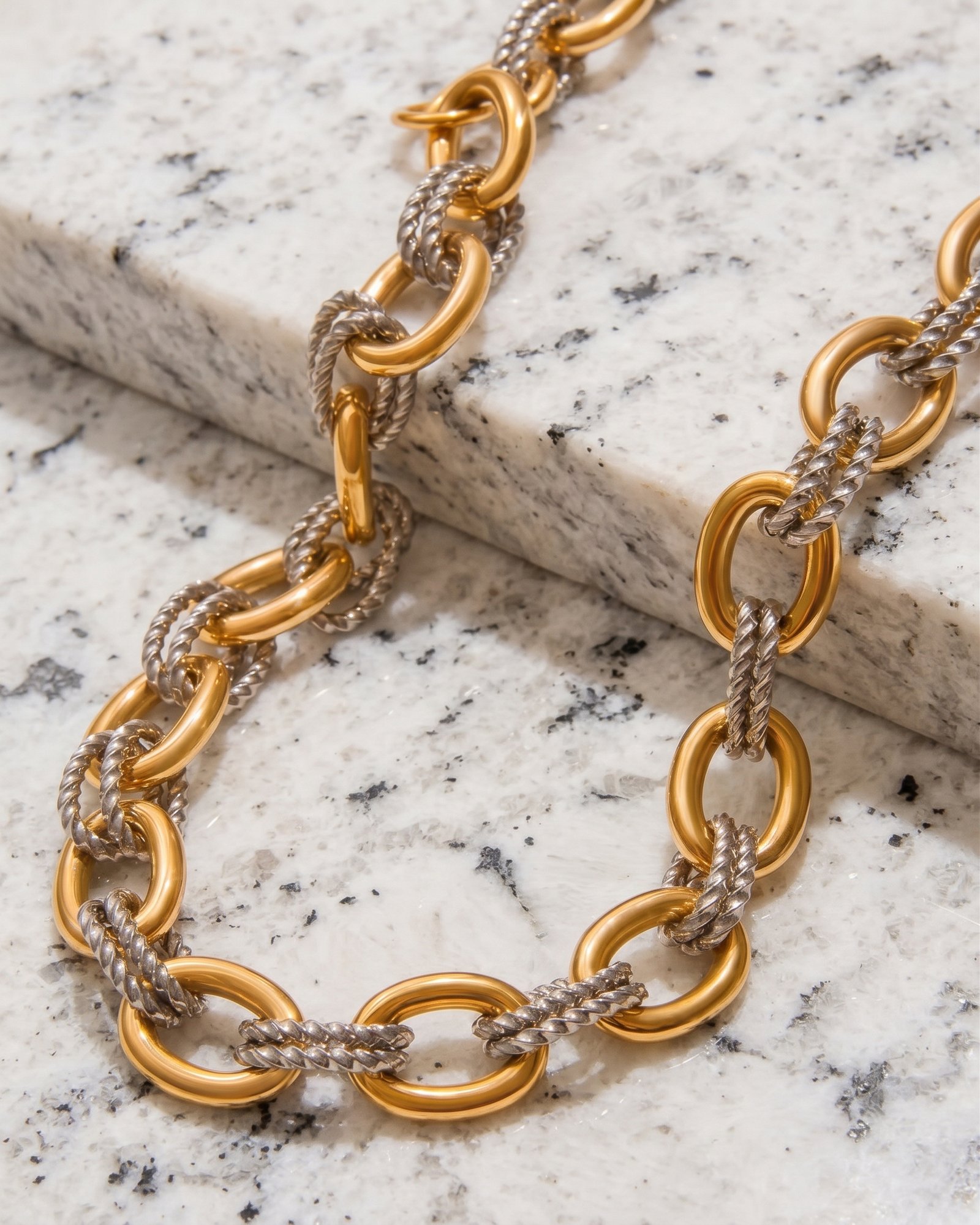 Regia Trama Necklace displayed on marble background showing dual-tone ring details