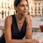 Regia Trama Collection on model featuring the matching necklace and bracelet