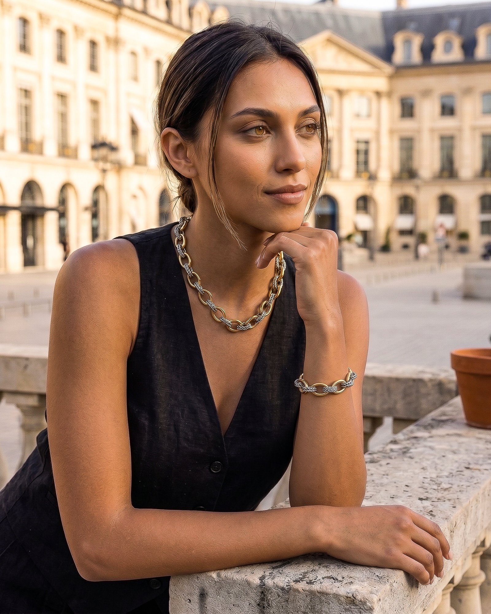 Regia Trama Collection on model featuring the matching necklace and bracelet