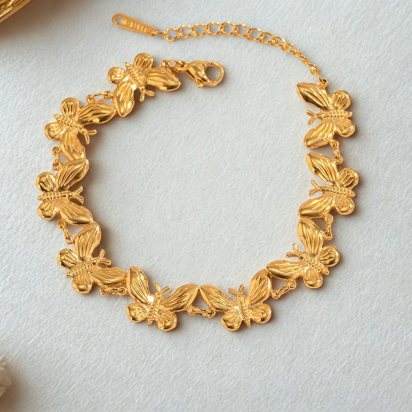 Farfalla Aurea gold butterfly bracelet with detailed butterfly charms – Calvéra