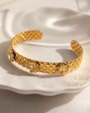 Trama di Petali Cuff