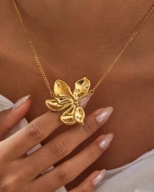Petalia Lucente Necklace